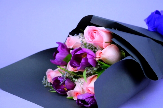 Ramo con 5 Tulipanes Morados.