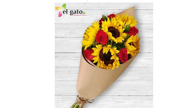 Ramo con Girasol y Rosas