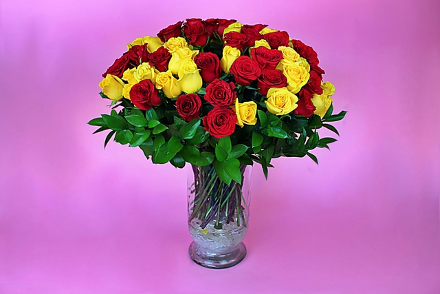 35 Rosas Rojas y 35 Amarillas en Jarrón