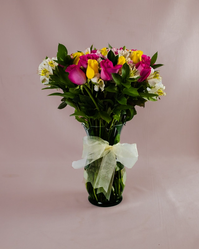 Jarrón con 18 Rosas con Claveles