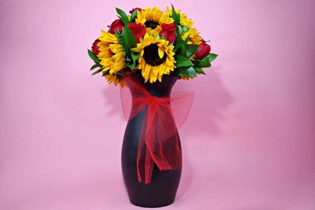 Jarrón con 10 Girasol y 10 rosas